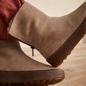 Cougar Button Waterproof Shearling Boots New